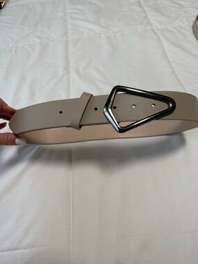 Neutral Triangle Buckle faux Leather Belt. M